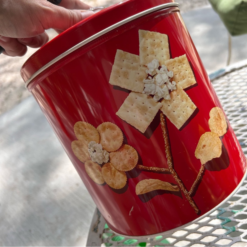 Krispy Kan Cracker Tin